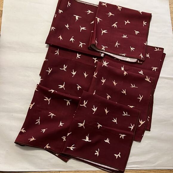 BUNDLE OF 8  NAPKINS 15X16‎ - Picture 1 of 6